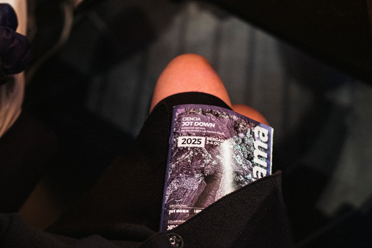 Jot Down Zientzia 2025 ekitaldiaren programa, elementu kritikoen ingurukoa, Bergaran ospatua.